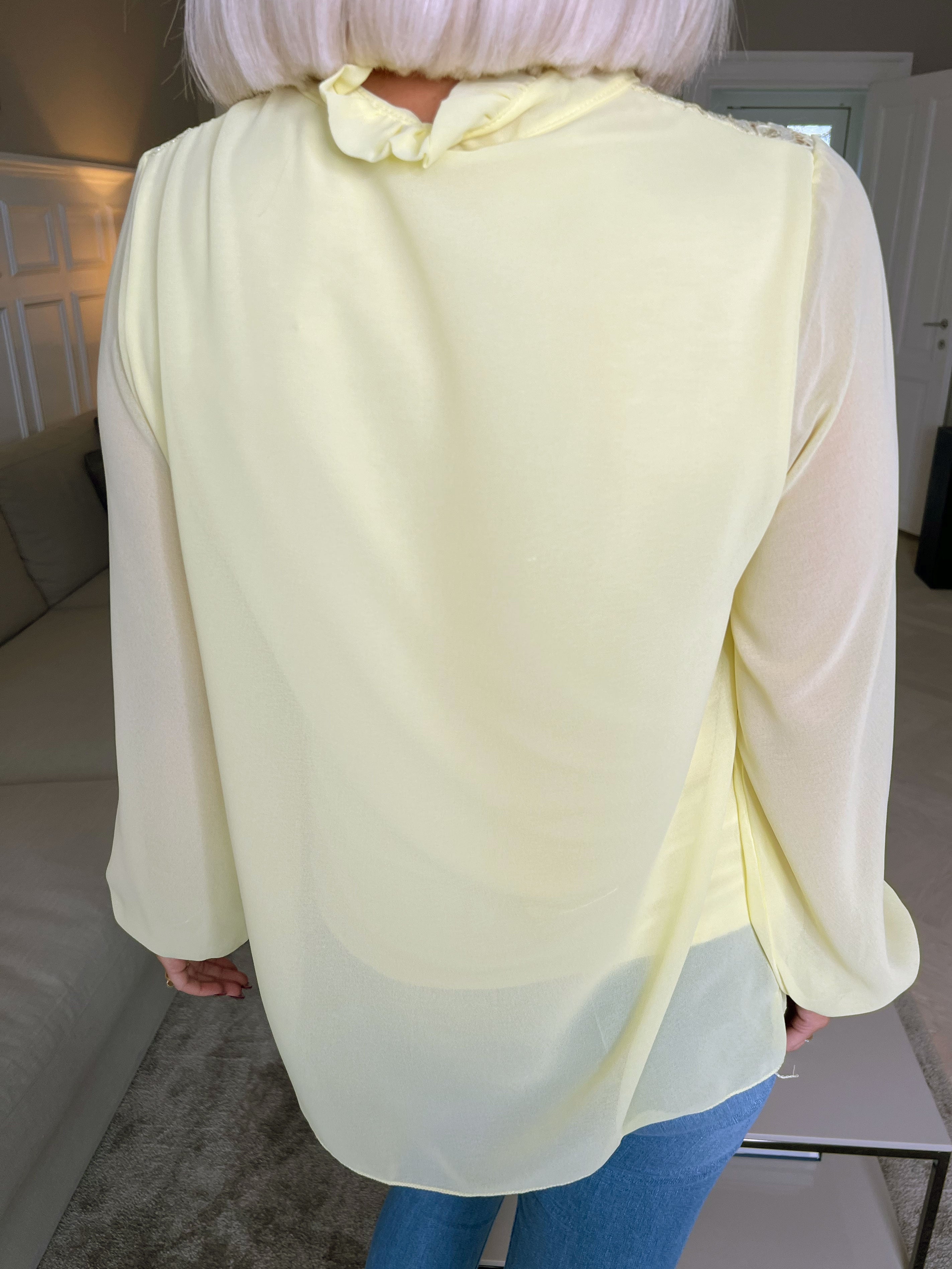 Iris - Sød top med blond og folder